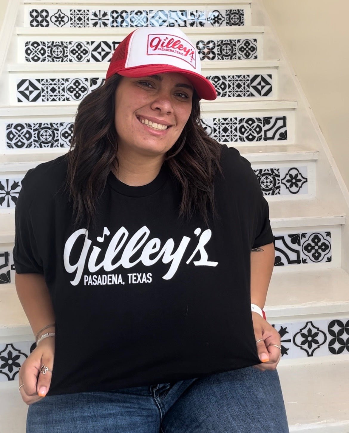 Gilley's T-Shirt - Black - Ya Ya Gurlz